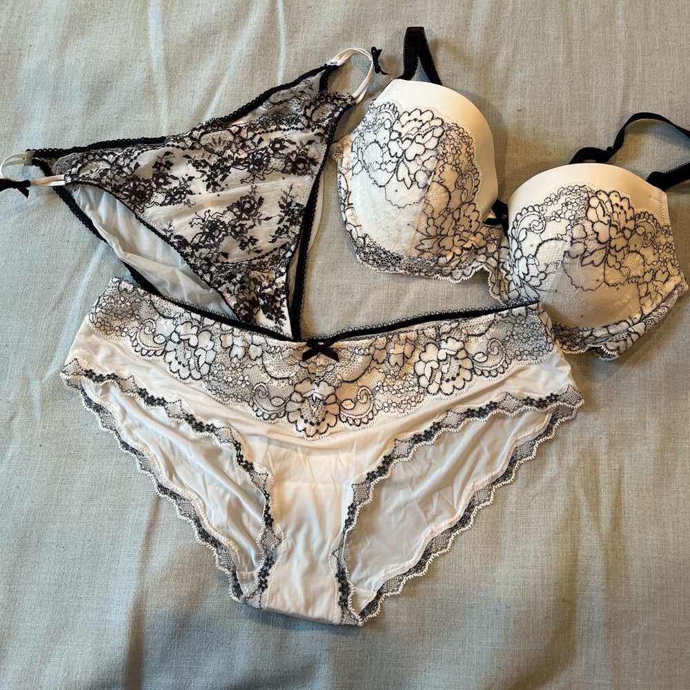 Victoria Secret Intimates Matching Set - Picture 1 of 8